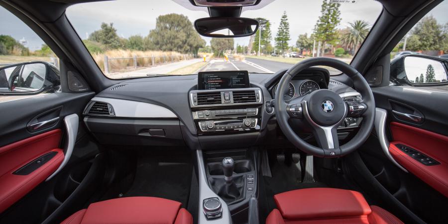 Торпедо BMW M140i 5-Door 2016 года  (AU) (фото 2 из 21)
